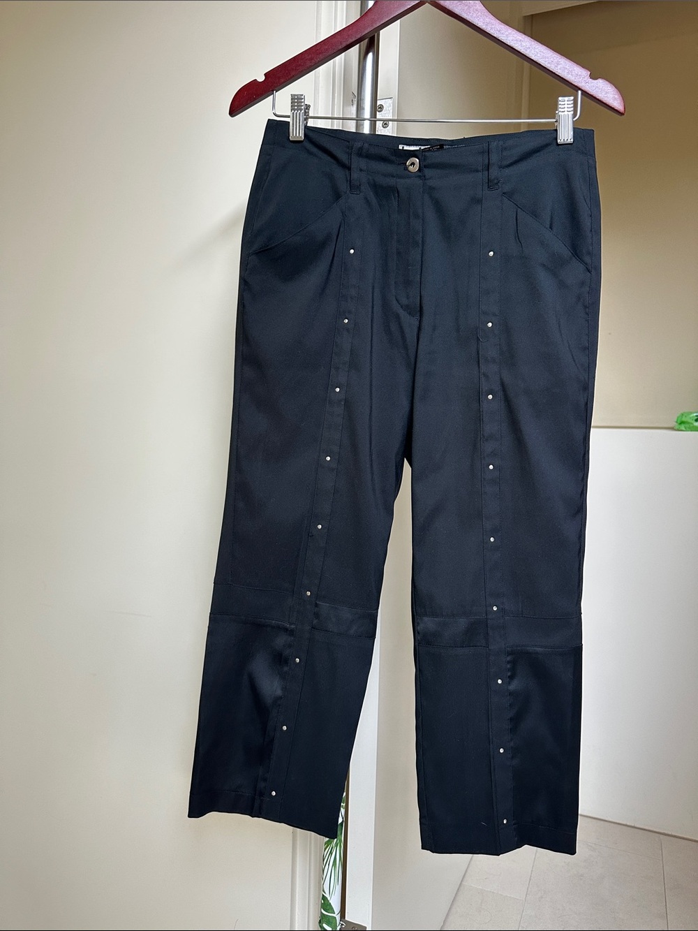 Jamie Sadock Black Studded Straight-Leg Capri Pants Size 4
